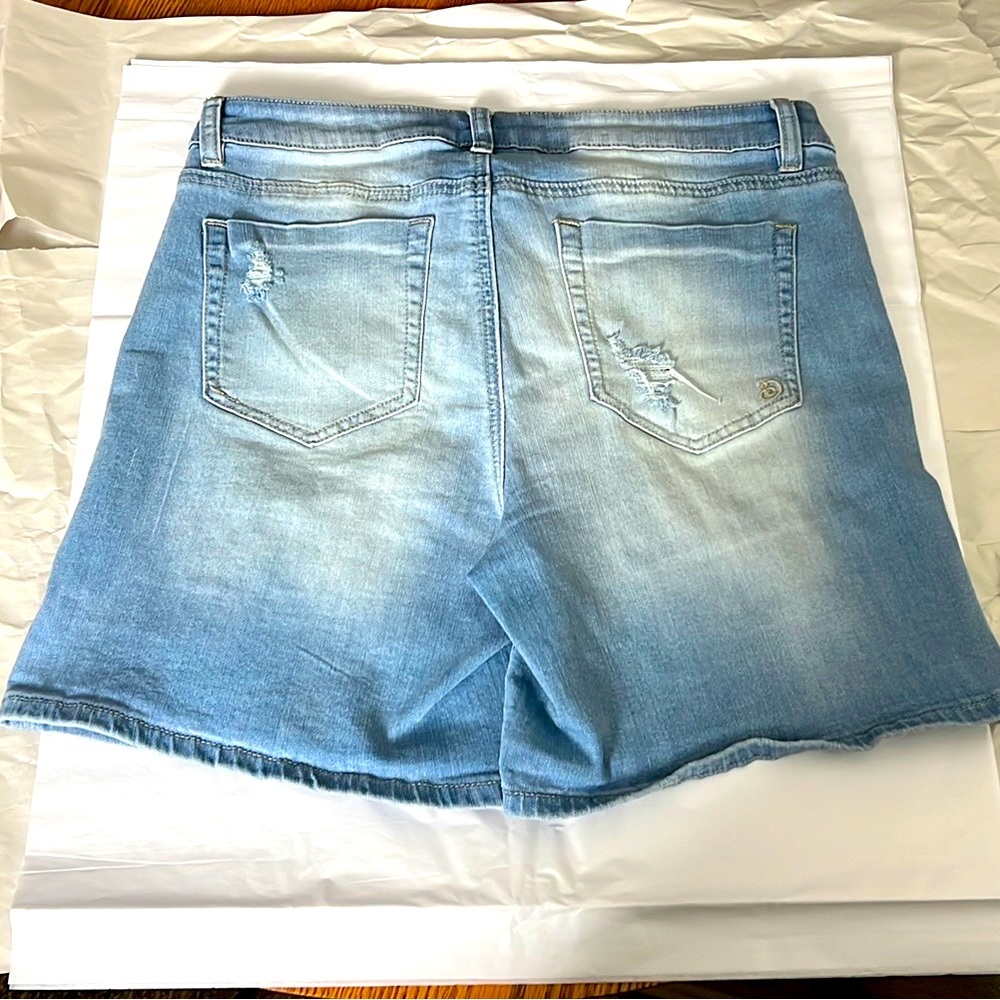 Denim distress shorts - Picture 2 of 9